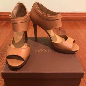 COACH Nude/camel high heel shoe Sz 8